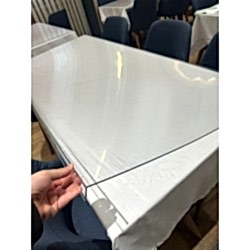 kenarı bükülmüş masa örtüsü